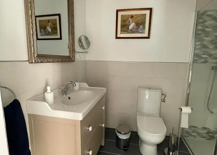 Le Grand Berger D'hotes Alojamento de Acomodação e Pequeno-almoço 4*